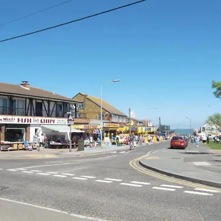2 Bedroom Caravan With Sea Views Eastchurch Exterior photo