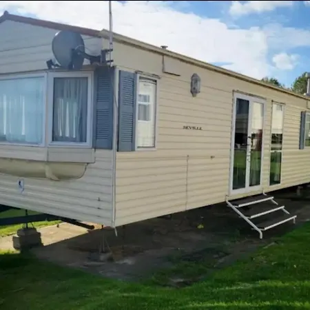 2 Bedroom Caravan With Sea Views Eastchurch Exterior photo