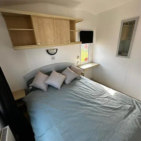 2 Bedroom Caravan With Sea Views Eastchurch Exterior photo