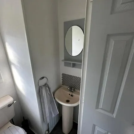 2 Bedroom Caravan With Sea Views Eastchurch Exterior photo