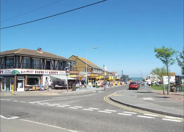 2 Bedroom Caravan With Sea Views