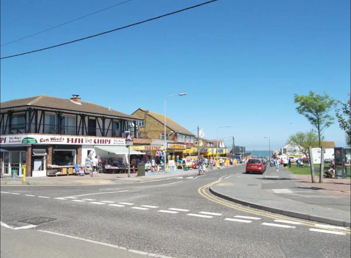 Apartment 2 Bedroom Caravan With Sea Views *