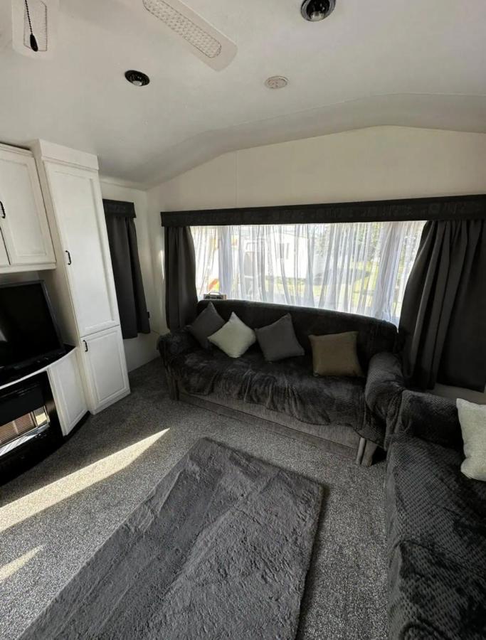 2 Bedroom Caravan With Sea Views