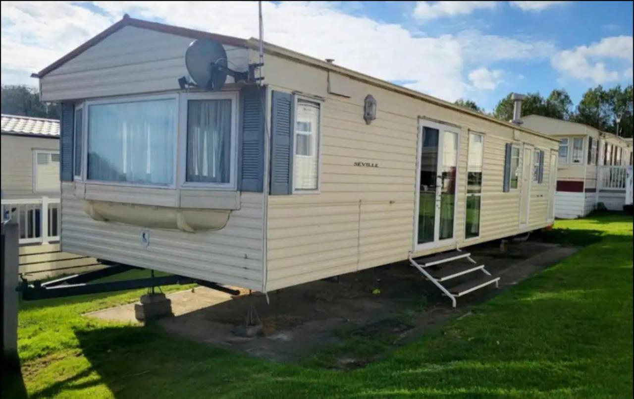 2 Bedroom Caravan With Sea Views * Eastchurch