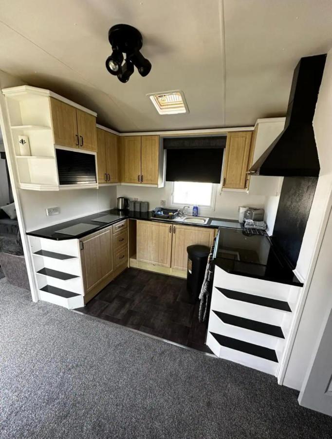 2 Bedroom Caravan With Sea Views Apartment *
