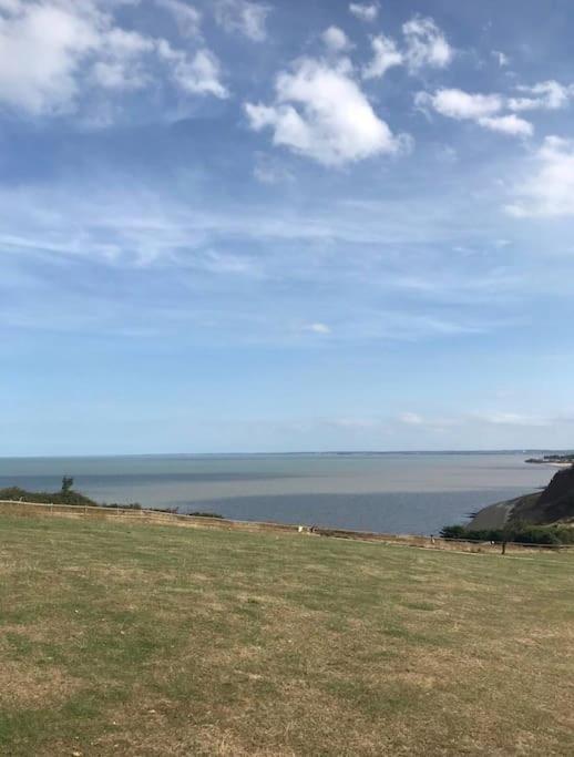 2 Bedroom Caravan With Sea Views * Eastchurch