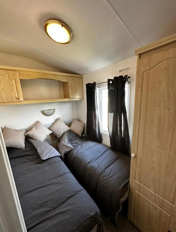 Apartment 2 Bedroom Caravan With Sea Views *
