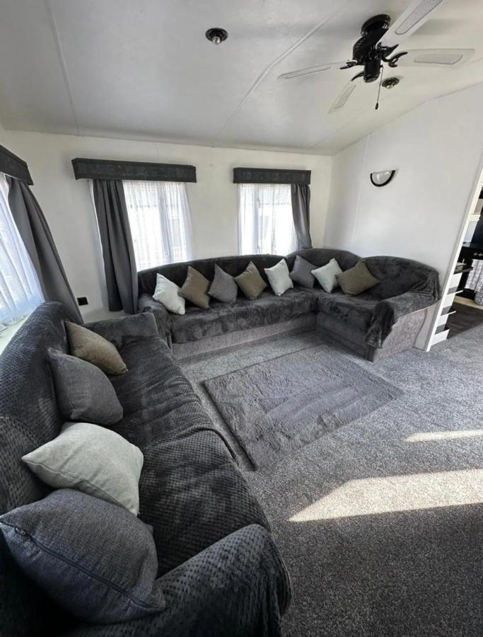 2 Bedroom Caravan With Sea Views